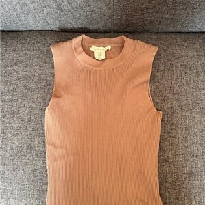 Elegant Ribbed Tank Top in Brown